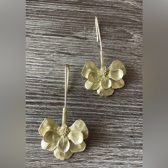 Zara Flower dangle earrings - Picture 2 of 4